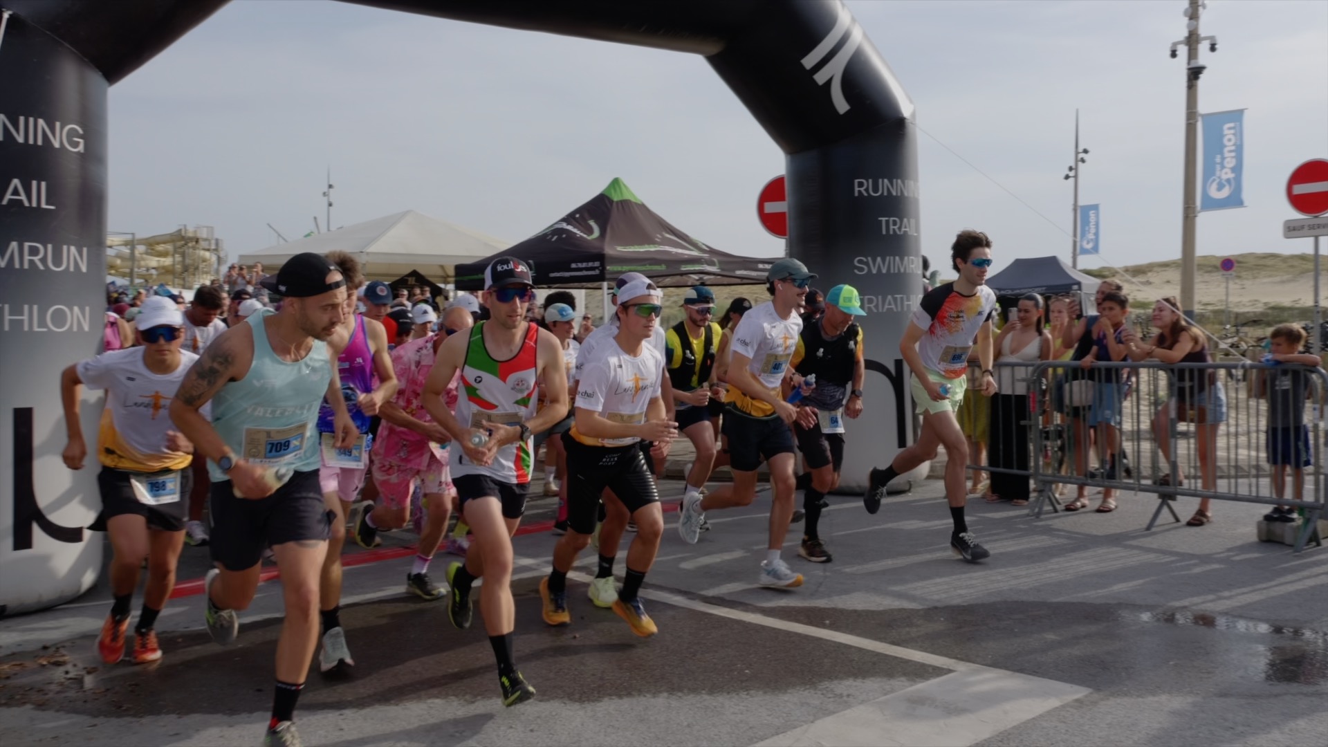 Départ du 13km sous l'arche Run In Land