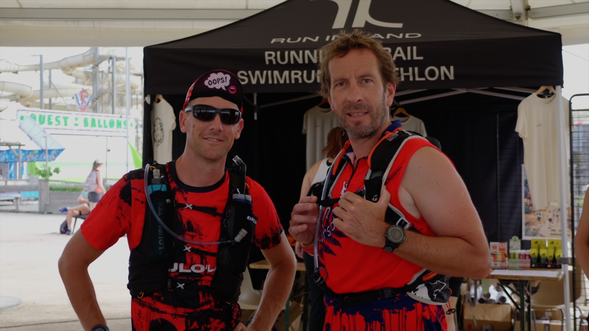 Coureurs devant le stand Run In Land