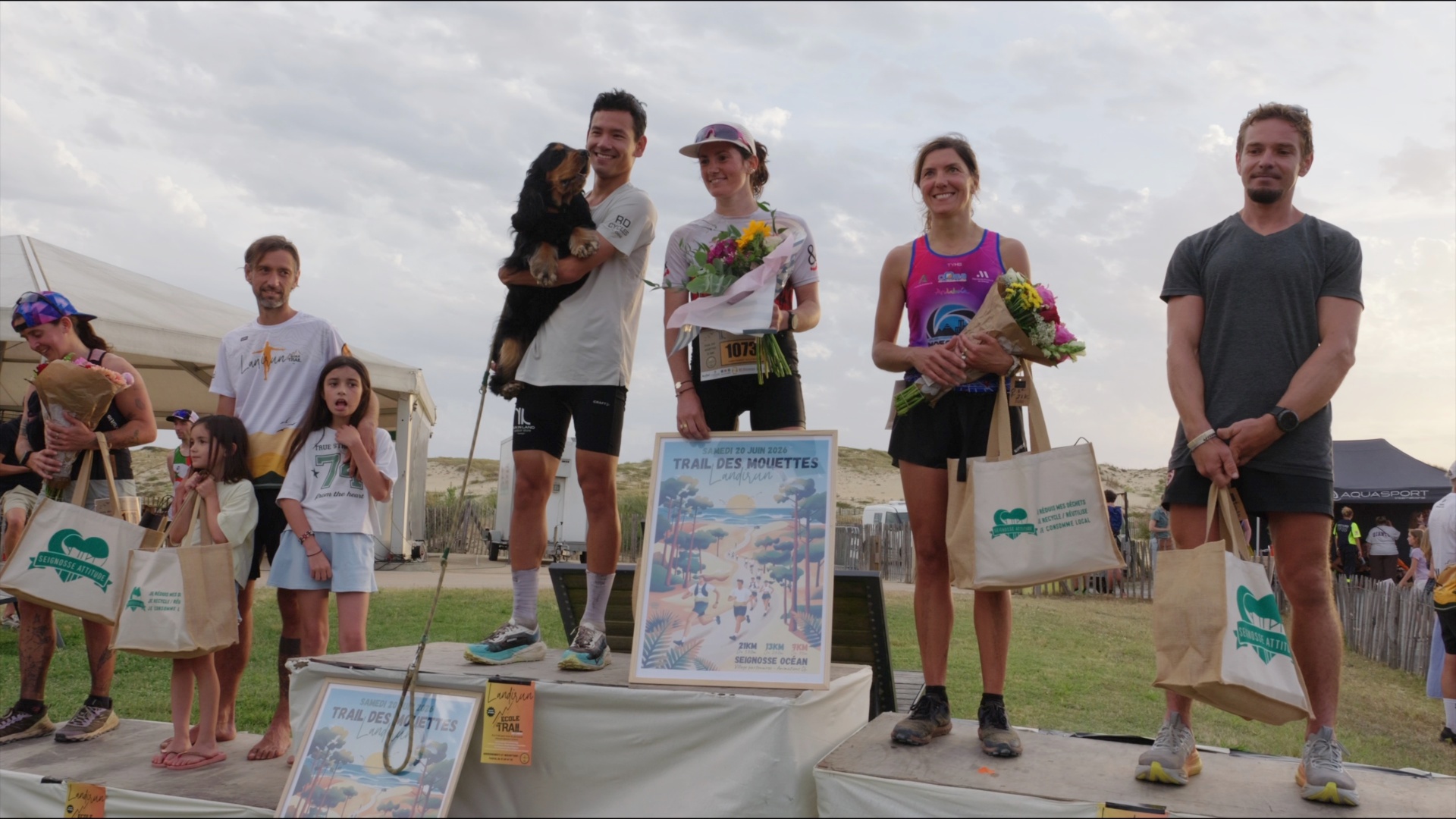 Podium du Trail des Mouettes avec vainqueur et son chien